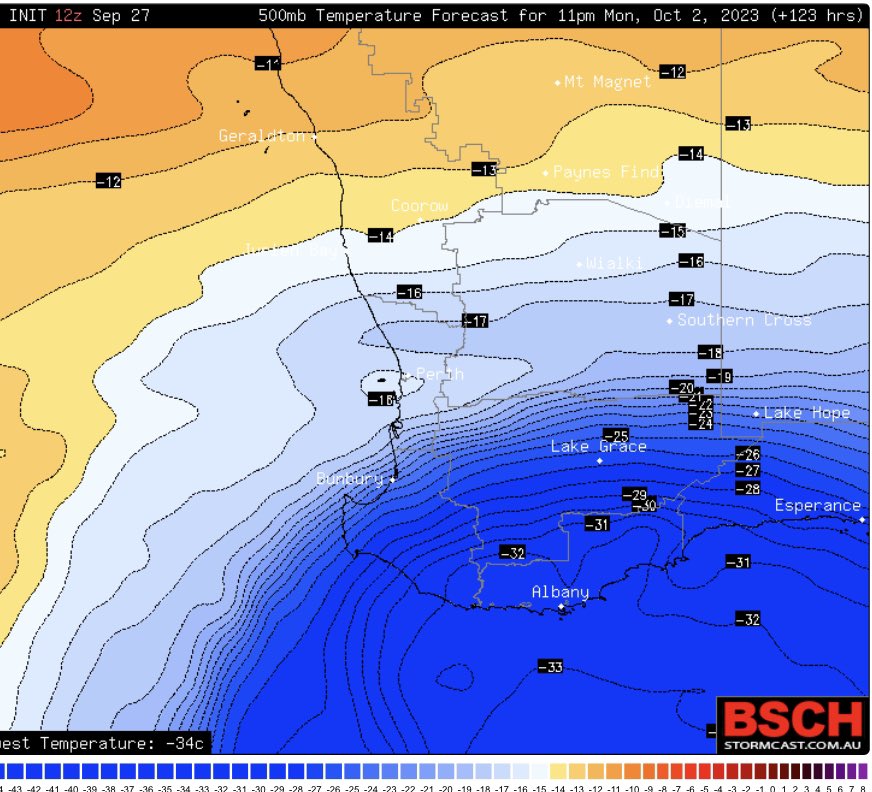 An impressive cold front is looking likely for SW WA next week. Frigid upper level temps are likely to deliver October snow the upper reaches of #BluffKnoll on Monday night.
DT plots suggest this airmass is of stratospheric origin. #perthweather