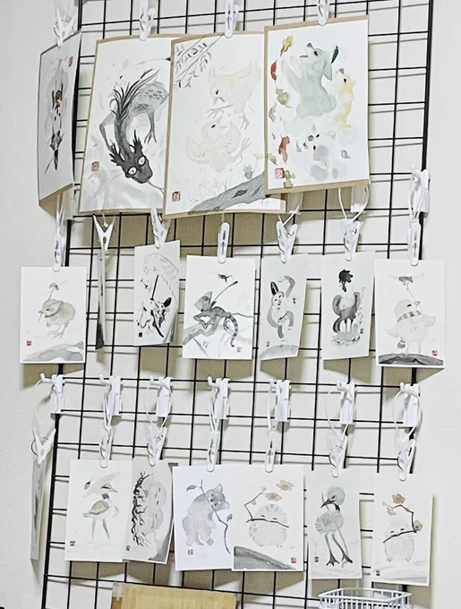 ぽちっとサインがわりに捺し始めた手作りハンコなのですが、数日置いても中々乾く気配がなく乾燥スペースが尽きてきて困っています😓印泥ってこんなものなのかしら?と悩む朝です。おはようございます🌞 