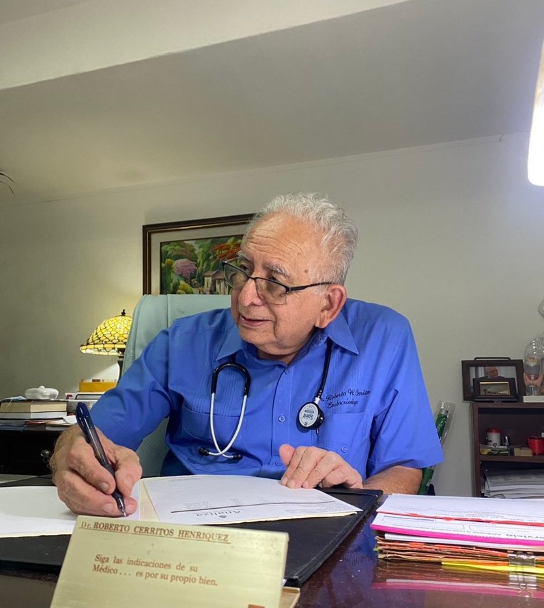 ElMetroDigital's tweet photo. #UltimaHora | Se confirma el fallecimiento del Dr. Roberto Cerritos,  maestro de la Medicina Salvadoreña, Fundador de la Asociación Salvadoreña de Diabetes. El gremio médico lamenta su muerte. https://t.co/FSHprQuS9k