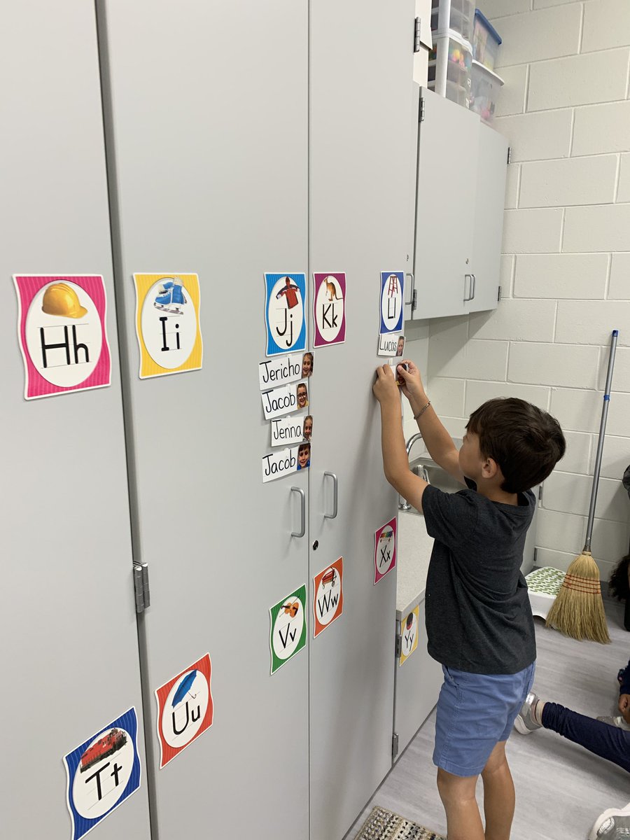 MrsAbermanis's tweet photo. Today we learned about our word wall! https://t.co/7gfvmr81ij