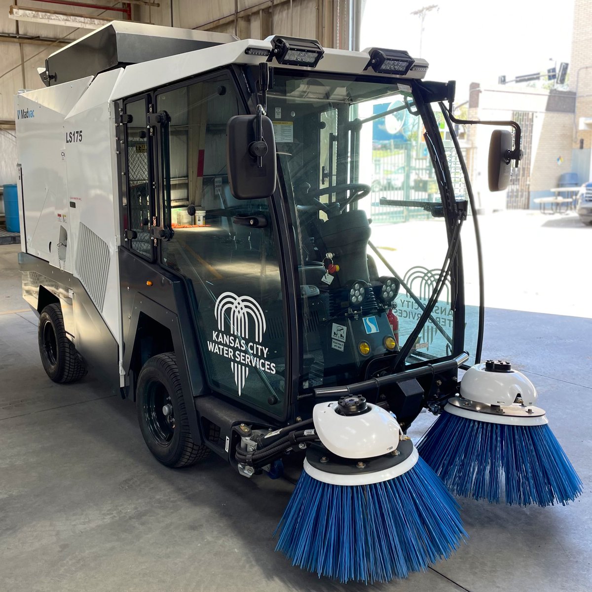 BrianDavidPlatt's tweet photo. Kansas City’s first mini street sweeper just arrived!  We will use this to clean narrow and hard to reach areas like bike lanes, sidewalks, and alleys. https://t.co/H8VeZfAdvr