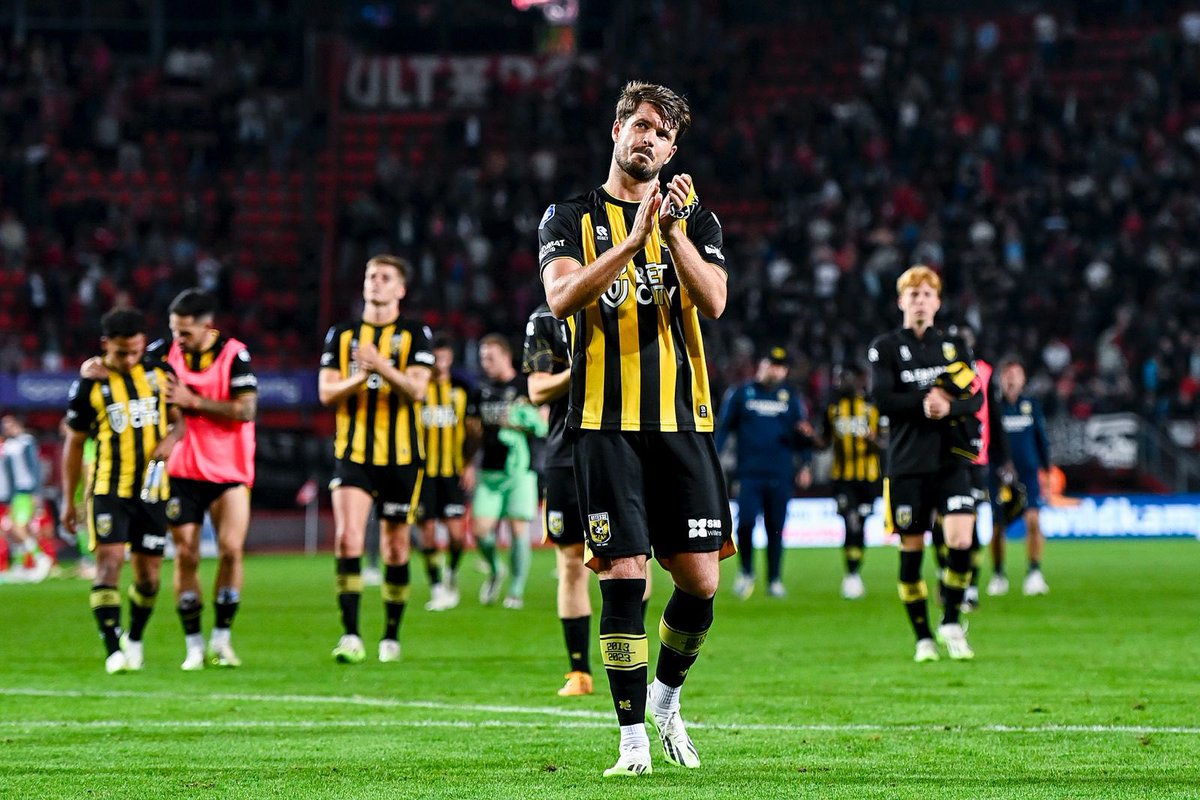 MijnVitesse's tweet photo. Supporters, bedankt! ๐๐ค
#Vitesse #tweVIT https://t.co/MX7Tf2DabG