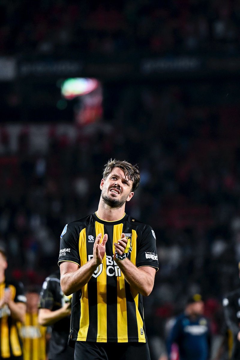 MijnVitesse's tweet photo. Supporters, bedankt! ๐๐ค
#Vitesse #tweVIT https://t.co/MX7Tf2DabG