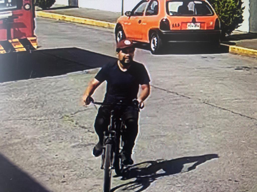 VozAsuncion's tweet photo. ⚠️AMPLIACIÓN⚠️

Nos comentan también que en la calle Mariano Arista pasando las entradas de Castaños Club y Rinconada el Castaño, fueron víctimas de robo trabajadores de Coca Cola, revisando cámaras de seguridad se identificaron dos personas.

Ccp: @FerFlores_Emp @MetepecPolicia https://t.co/jTBYwUwf9u