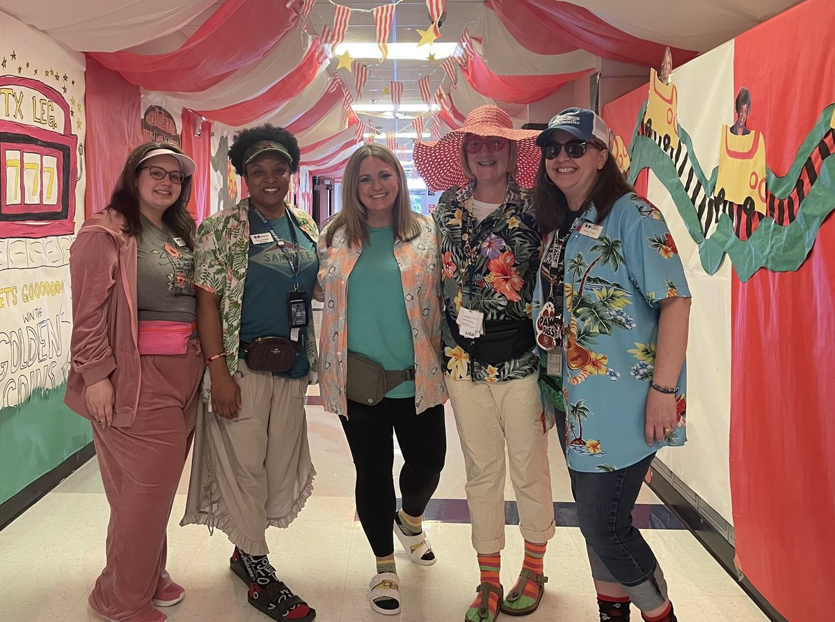 Two takes on tacky tourist Tuesday from 1600 hall <a href="/Hebron_HS/">Hebron High School</a> #hpnd #vivahawkvegas #happyHOCO
