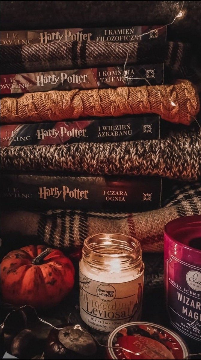 thespookygirll's tweet photo. vibes 🍁🎃☕️👻🌧🍂 https://t.co/JsMKld80Ui