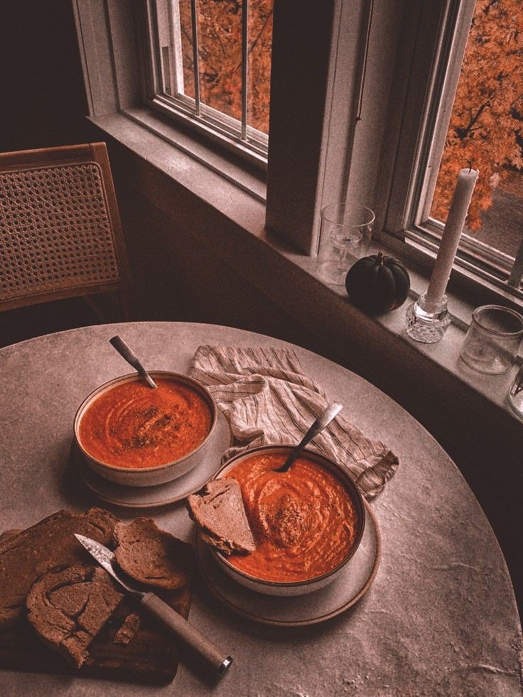 vibes 🍁🎃☕️👻🌧🍂