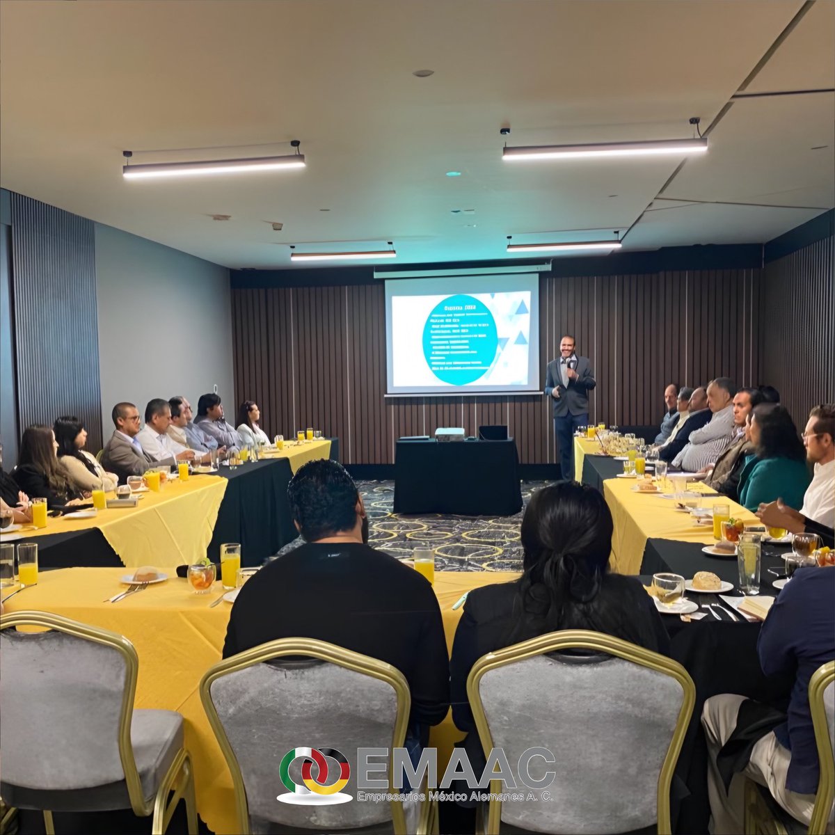 Emaac_oficial's tweet photo. Desayuno Informativo #EMAAC 2023, donde dimos la bienvenida a nuevos afiliados y presentamos nuestra trayectoria durante este año, así como la convocatoria del FFP de septiembre
Agradecemos al regidor del municipio de Querétaro, Carlos Habacuc , por acompañarnos durante la sesión https://t.co/sYmpR0Od3l