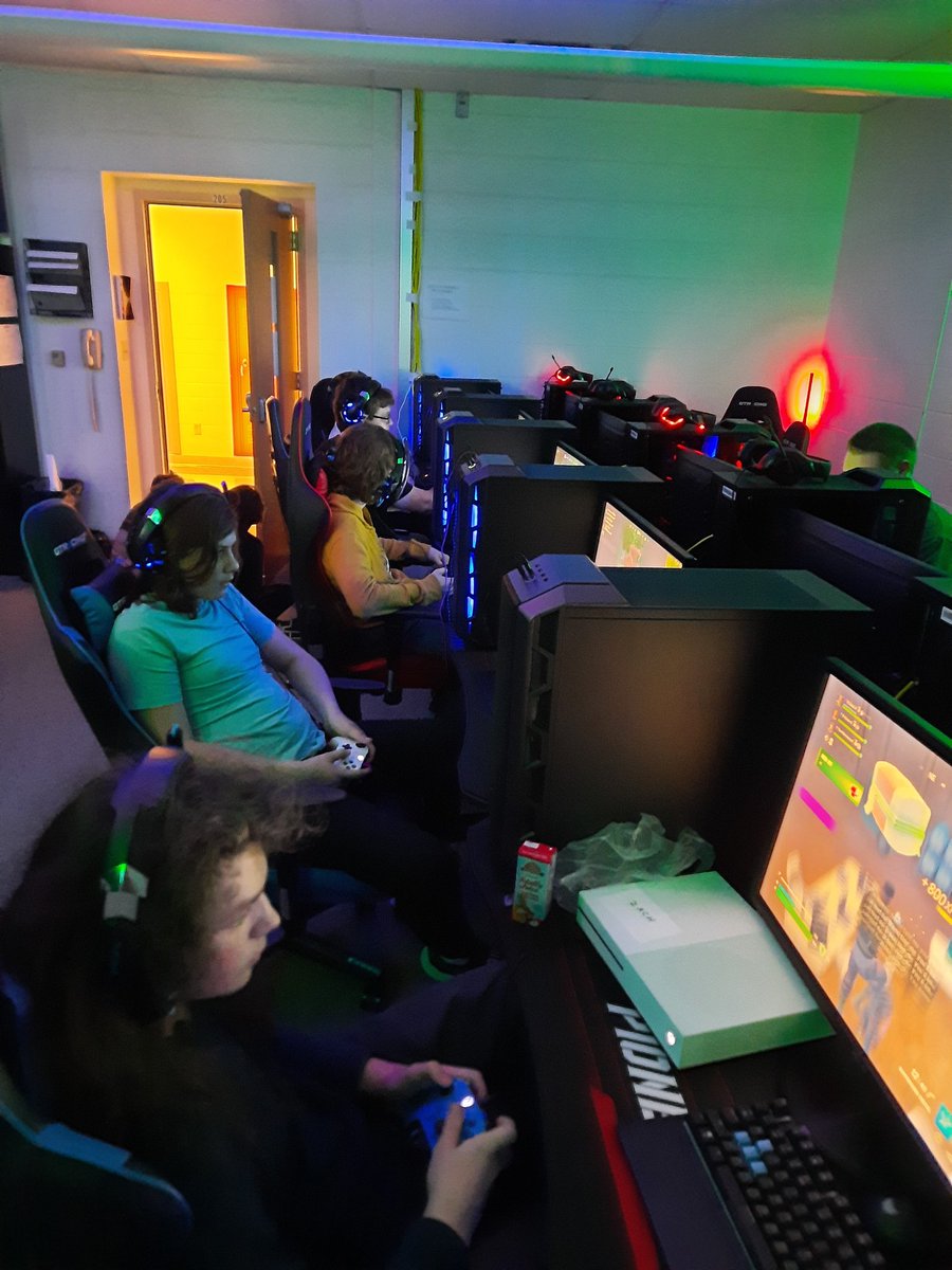 SHSeSports1's tweet photo. Game on, we're back starting fall season with FORTNITE👍 https://t.co/DGrHmhHTd7