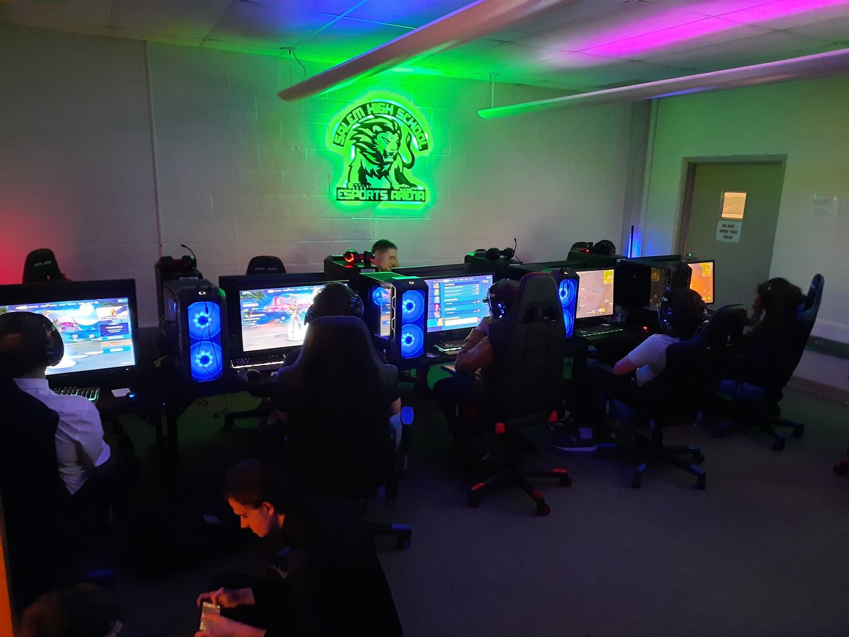 SHSeSports1's tweet photo. Game on, we're back starting fall season with FORTNITE👍 https://t.co/DGrHmhHTd7
