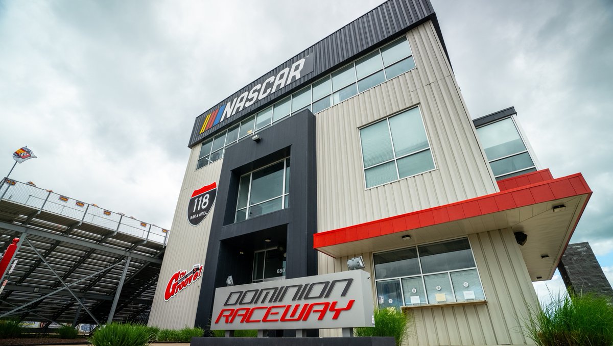 Swipe to see what this weekend entails🏁

▪️ 2 Miles
▪️ 2700 ft
▪️ 12 turns
▪️ a fleet of your favorite supercars