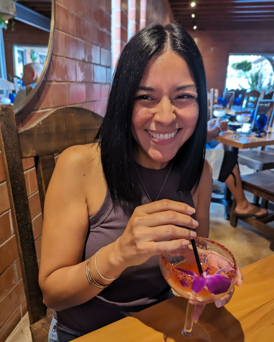 LineaAzul2's tweet photo. Brandi Carlile, P!nk and the prettiest margaritas ever...Mommy and Mama Monday night out didn't disappoint! 🥰 https://t.co/BLyJ4mxyte