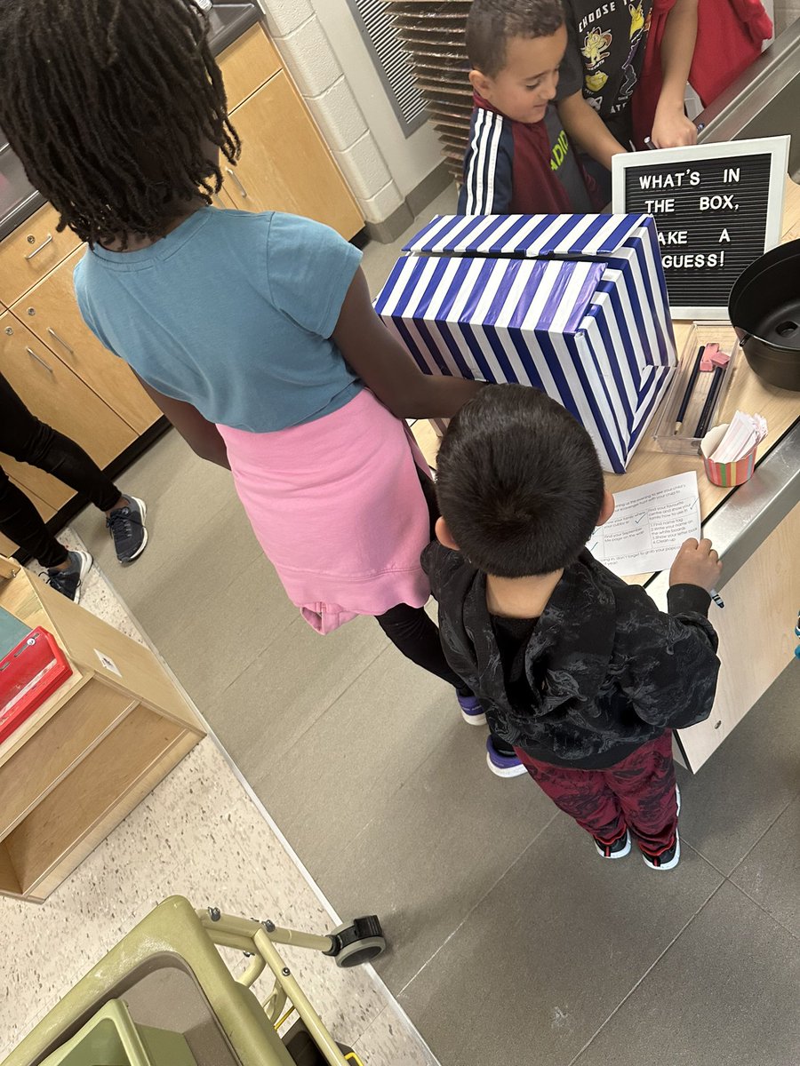 mrs_beadle's tweet photo. We had a great night meeting families at our World of Learning @SACTVDSB   A big thanks to @MsAllely &amp; our grade 5 buddies for practising our class scavenger hunt with our students today to help them prepare for their families!
@LisaPaiva6 https://t.co/DDv2mQxBuB
