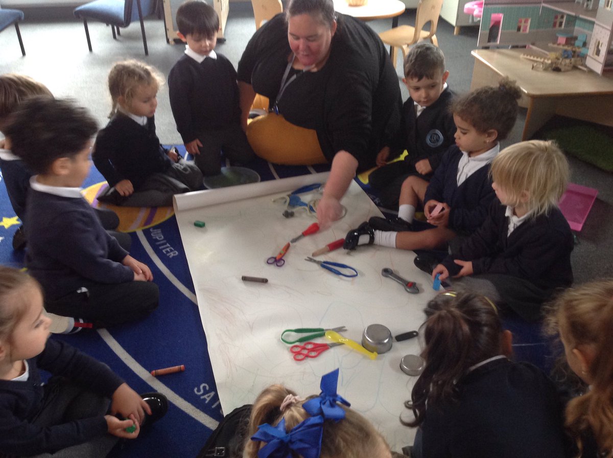 QRA_EYFS's tweet photo. We have been on a scavenger hunt. We found lots of things in our classroom that start with the sound ‘s’ and then we had a go at writing the phoneme together #qraphonics #qrachatterbox https://t.co/A9y876Ifmc