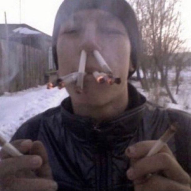 mi amigo: “solo fumo de fiesta”

mi amigo un jueves a las 7 de la mañana: