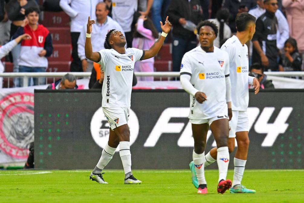 diariocentroec's tweet image. #CopaSudamericana | Inició el partido en el estadio #RodrigoPazDelgado 
#LigadeQuito 0-0 #DefensayJusticia 
► ow.ly/JHEc50PQp6R