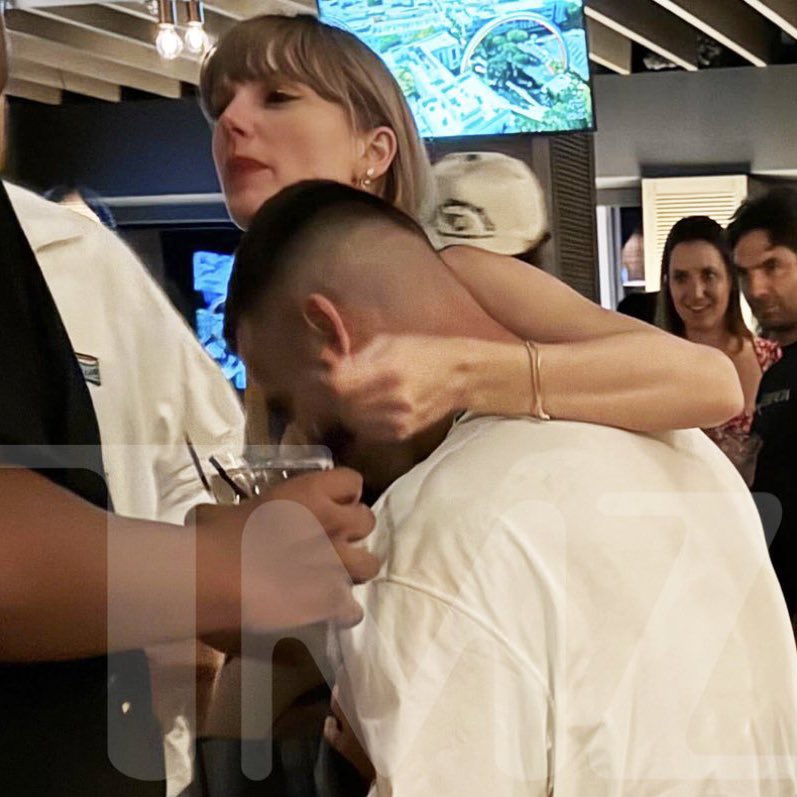 besttofswift's tweet image. THIS