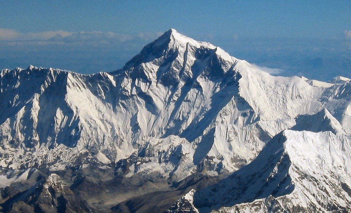 _FORKS_'s tweet image. "it's just a picture of a mountain, it can't hurt you"
the mountain: