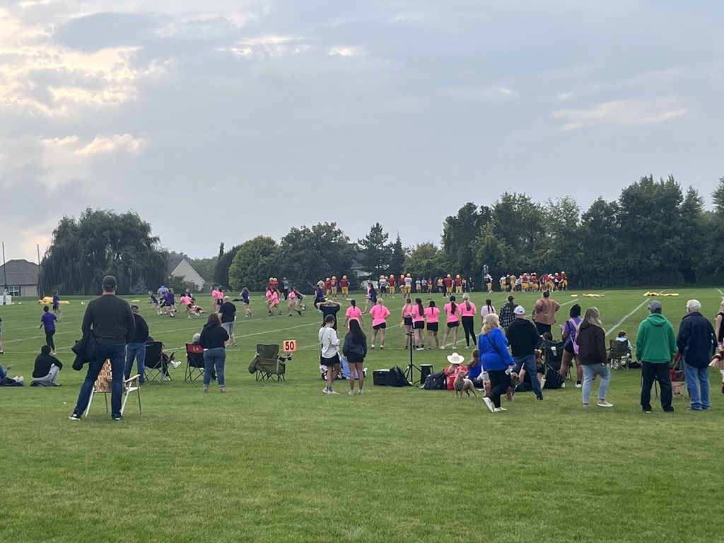 Game 1 of Powderpuff 2023
Freshmen beat the Sophomores 18-6

On to game 2!