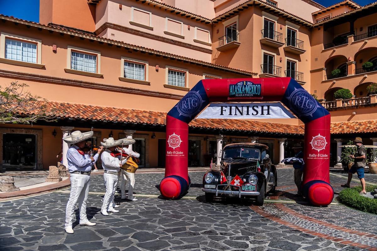 ReporteroGE's tweet photo. ✨🚗 Llega a #LosCabos el Rally #AlaskaToMexico 2023 con 57 vehículos clásicos 12,000 mil KM de recorrido, concluyó en @Haciendadelmar esta semana. @SECTURBCS https://t.co/9HCQu5MsSd