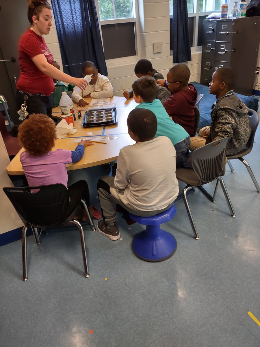 Mrs_Spurlin's tweet photo. Oh what a little bit of baking soda, vinegar, and food coloring can do! #scienceexploration #creatingthebestSPS @KatelynLeitner1 @SPS_SpecialEd @HillpointHusky https://t.co/mZbnMwHn3h