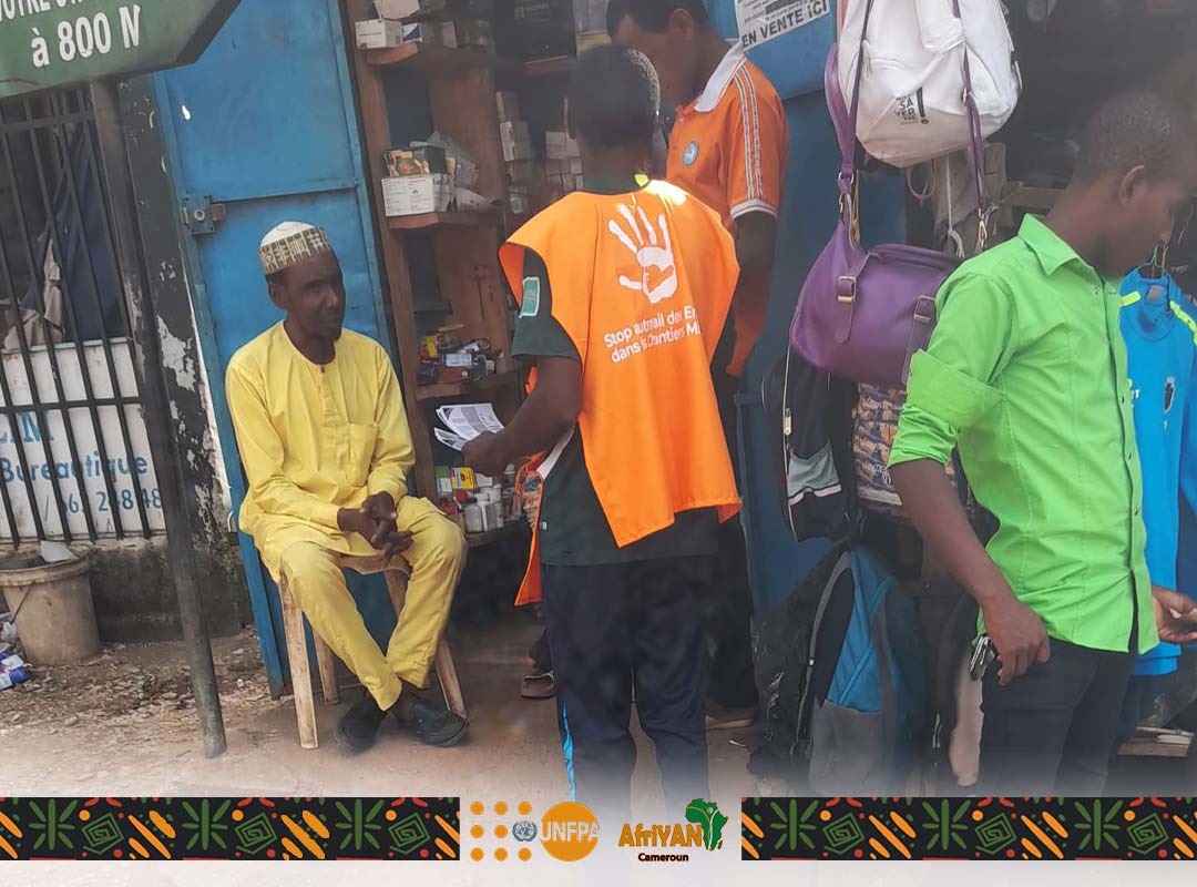 AfriYAN_Camer's tweet photo. Dans le cadre de la campagne de sensibilisation sur la SSR/PF ds la localité de #Bétaré-Oya, dans la Région de l'Est 🇨🇲, l'unité locale d'AfriYAN a mené ce jour,des sensibilisations de masse dans les communautés et les lieux publics (marchés,gares routières).
#PutYoungPeopleFirst https://t.co/sJWPvYGsoq