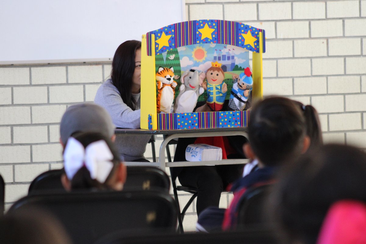 IMPA_Pachuca's tweet photo. Como lo ha instruido el Alcalde @sergiobanosr, con el programa IMPActando Pachuca impartimos a nivel primaria, el cuenta cuentos "Dragón del Antivalor" en el Instituto Hidalguense Marista. 💯 🧒🏼👧🏽
#CiudadDelAprendizaje
@RubenEscalanteM @MeloMichlle @PachucaGob https://t.co/vSs1NGAL2o