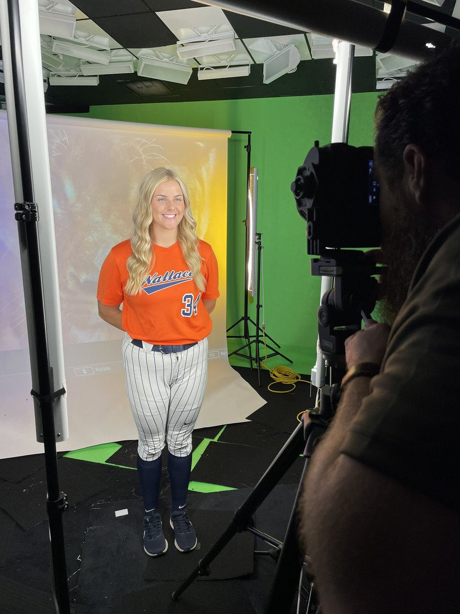 WallaceStSB's tweet photo. Lights. Camera. Action. 😎📸

Happy Media Day!

#Team43 | #WinningTradition https://t.co/Qgx2uMkynl