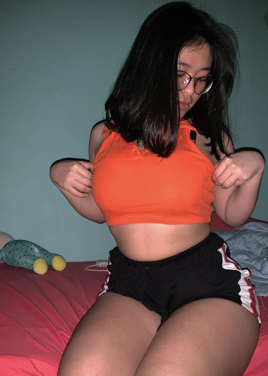 Selenityposts's tweet photo. PM me if you want to see the photos and videos of this girl. 

Her name is Lopez Lillian, goes by the name Elizabeth. Her tiktok was @elisabetyeli

She has a very big set of boobs, hot, sexy. Definition of a perfect woman. 

10 Likes and 15 Interactions.

I WILL LEAK HER  VIDEOS https://t.co/4Es9hBeJp4