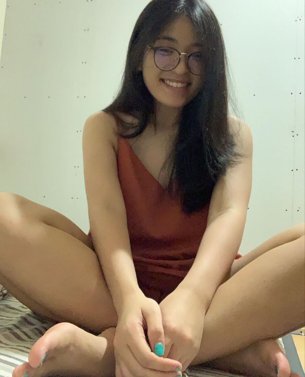 Selenityposts's tweet photo. PM me if you want to see the photos and videos of this girl. 

Her name is Lopez Lillian, goes by the name Elizabeth. Her tiktok was @elisabetyeli

She has a very big set of boobs, hot, sexy. Definition of a perfect woman. 

10 Likes and 15 Interactions.

I WILL LEAK HER  VIDEOS https://t.co/4Es9hBeJp4