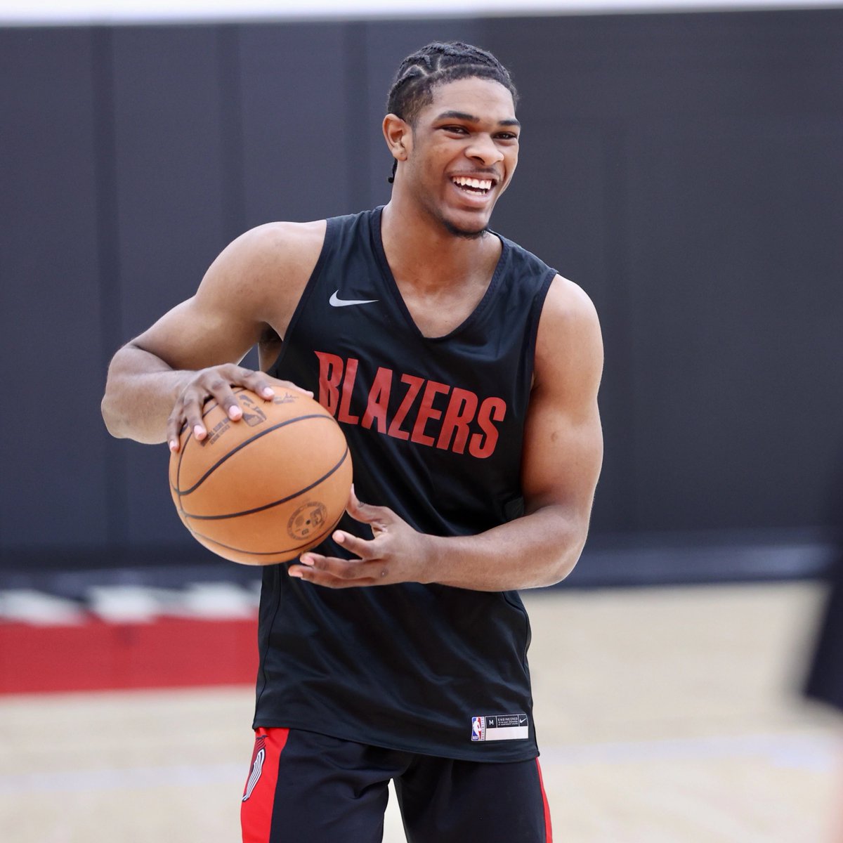 LegionHoops's tweet photo. Dame on his new single, ‘Farewell’  🎶 

“I could never be replaced they’ll know sooner than later.” https://t.co/BeKUH3o2FK