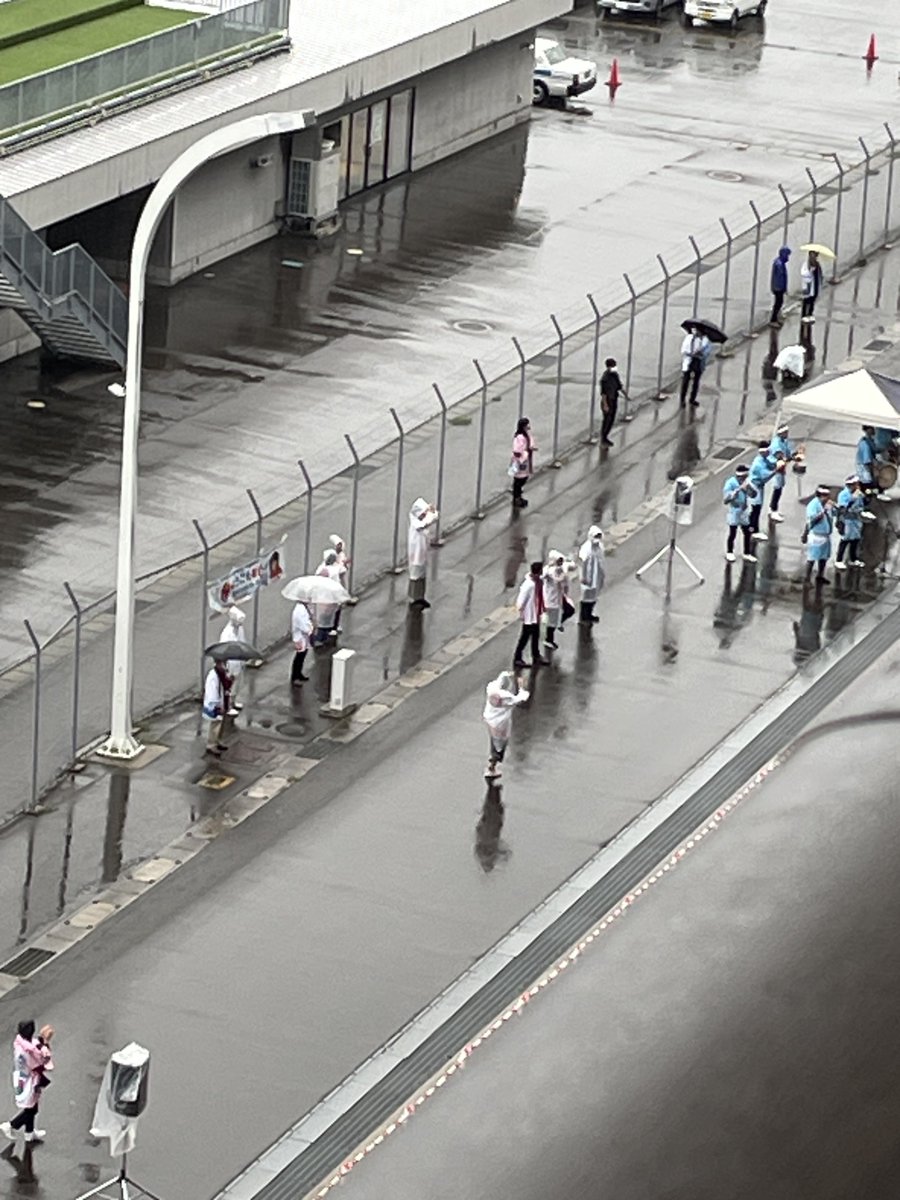 jennywalkabout's tweet photo. @sarasiobhan @grannie_wise @GeorgeJulian @AlexaDWilson  @Trisha_the_doc  Touch of #WalkaboutWeather I’m afraid ! But a lovely musical welcome at 7am  on the dockside at Aomori. https://t.co/OumKcn9wUn
