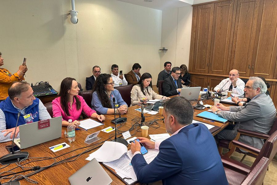 latercera's tweet photo. Comisión de Salud del Senado pide declarar alerta sanitaria por cáncer y condiciona aprobación de partida presupuestaria https://t.co/bVNWhf6oX5 https://t.co/p5bfosWIVe