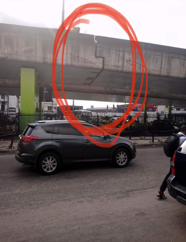 aLmeidatwitt's tweet photo. This is the flyover between Jibowu by Total / Fadeyi BRT to Ojuelegba, but this side is on your way Ikorodu. @jidesanwoolu @FRSCNigeria kindly look into this and protect lives in Lagos State against any incidence that may occur.
#BBNaijaAllStars #alexoti https://t.co/df7ftM9KZT