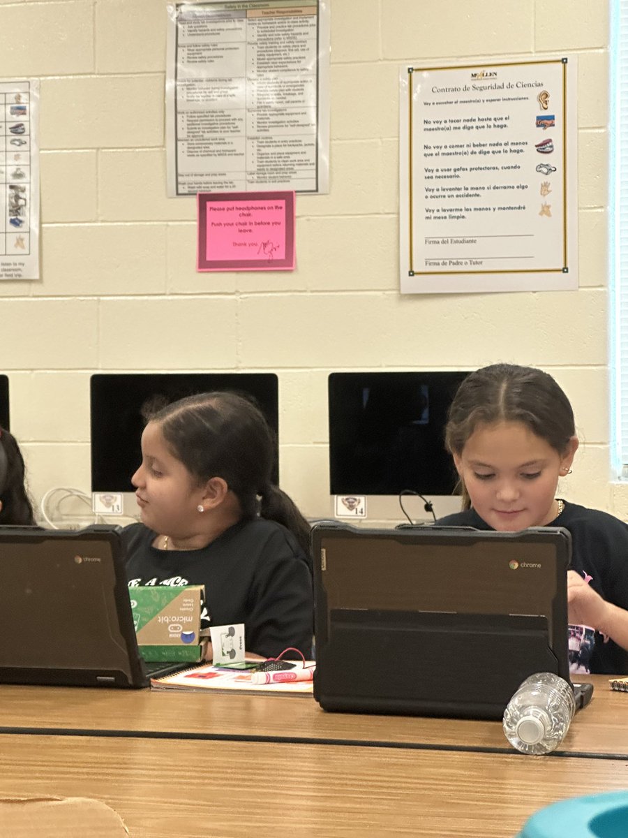 dloera77's tweet image. Today our girls got to channel their inner #ComputerProgrammer as they coded their micro:bit computer & played some rounds of #RockPaperScissors!🪨📝✂️
#Coding #Creativity #Technology #STEM @mcallenisd @FieldsFalcons #FieldsInspires @girlstart 👩💻💡