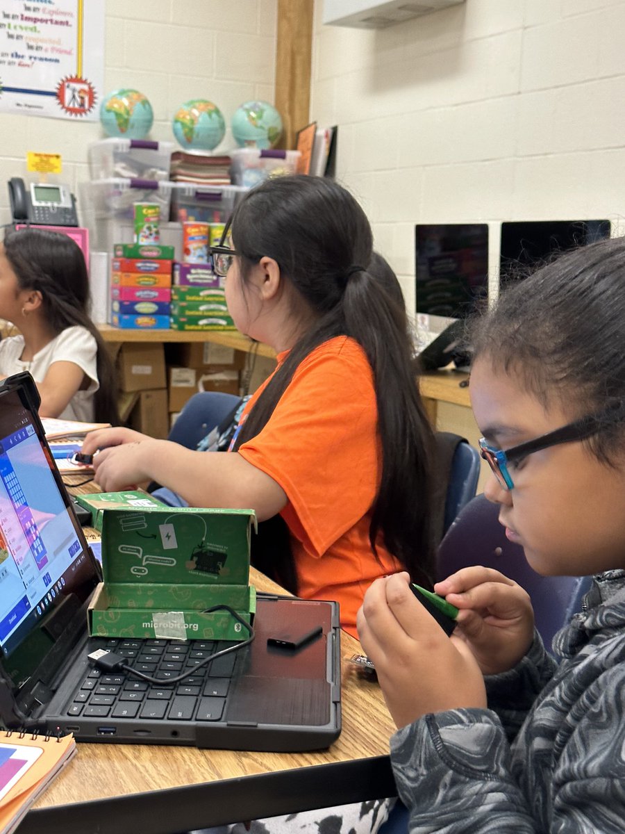dloera77's tweet image. Today our girls got to channel their inner #ComputerProgrammer as they coded their micro:bit computer & played some rounds of #RockPaperScissors!🪨📝✂️
#Coding #Creativity #Technology #STEM @mcallenisd @FieldsFalcons #FieldsInspires @girlstart 👩💻💡