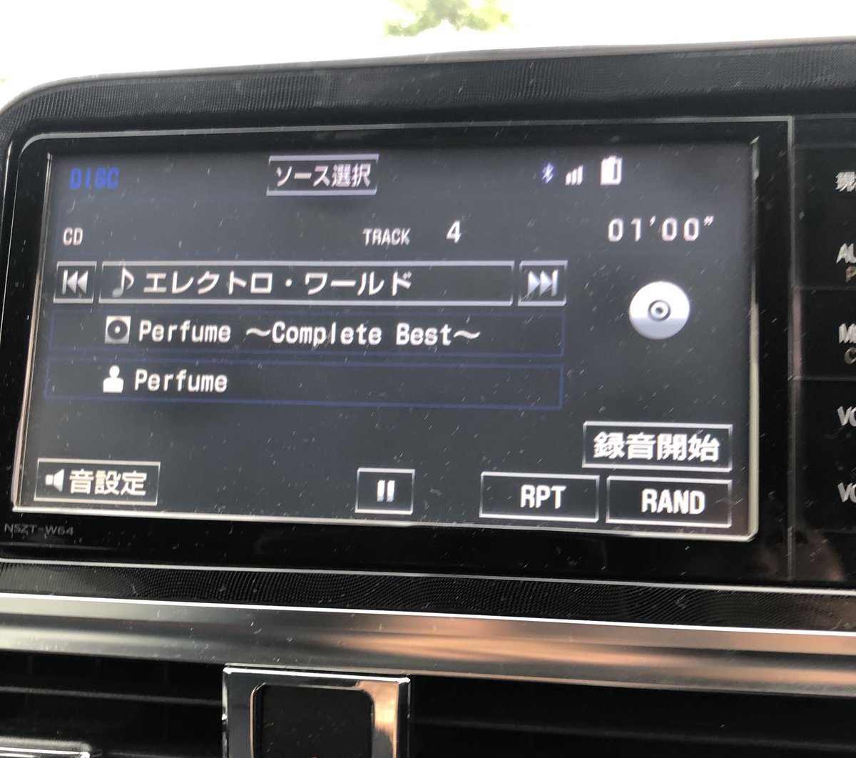 soto2112pta575's tweet photo. 今朝は『Perfume』の『Perfume〜Complete Best』を聴きながら出勤。

昨夜の余韻に浸りながら久しぶりに引っ張り出してきました。

Perfumeは人生で初めてファンクラブに加入したアーティスト。
加入して来月で14年になります。

#Perfume
#prfm
#CompleteBest
#PTA https://t.co/9PVMP5q2CW