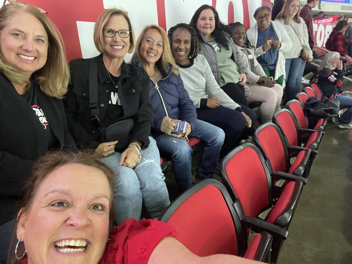 Carolina Hurricanes Fun with our Ambassador Teachers! 🏒🥅@ParticipateLrng #culturalevent @gggstidham @WCPSSTeam