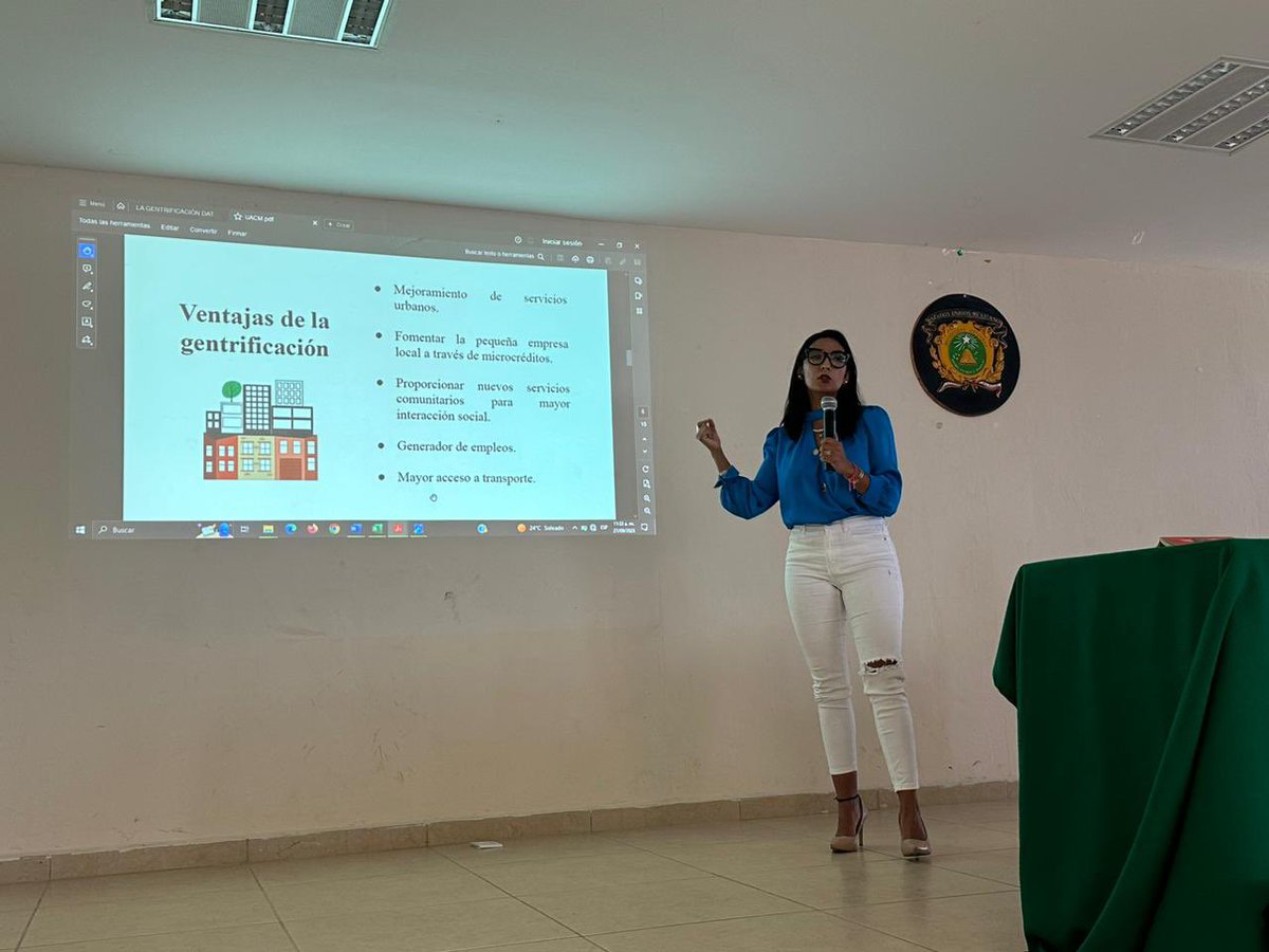 AnaJVillagran's tweet photo. A raíz de mi Iniciativa de “Departamentos para Millennials” se abrió un debate que antes no existía: mi generación no tiene cómo comprar su propio patrimonio. Por eso debemos proponer, estudiar y ofrecer camino a millones de mexican@s

Hoy di esta Conferencia en la UAEM de Texcoco! Gracias Profesor Miguel Hernández por la invitación! 🇲🇽💪🏽
#DiputadoVillagrán @GPPANCDMX @PAN_CDMX