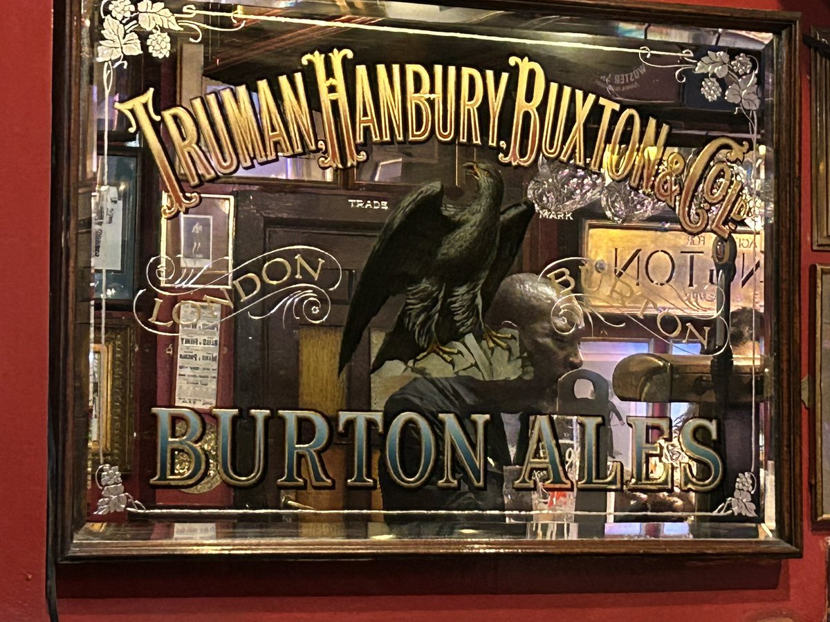 PubsSaving's tweet image. Old Coffee House #soho #favouritepubs ❤️