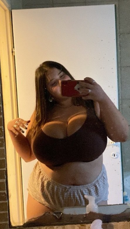 O cara q eu tava ficando preferiu ir assistir o jogo do Corinthians com os amigos do que tirar a virgindade do meu cu 😭