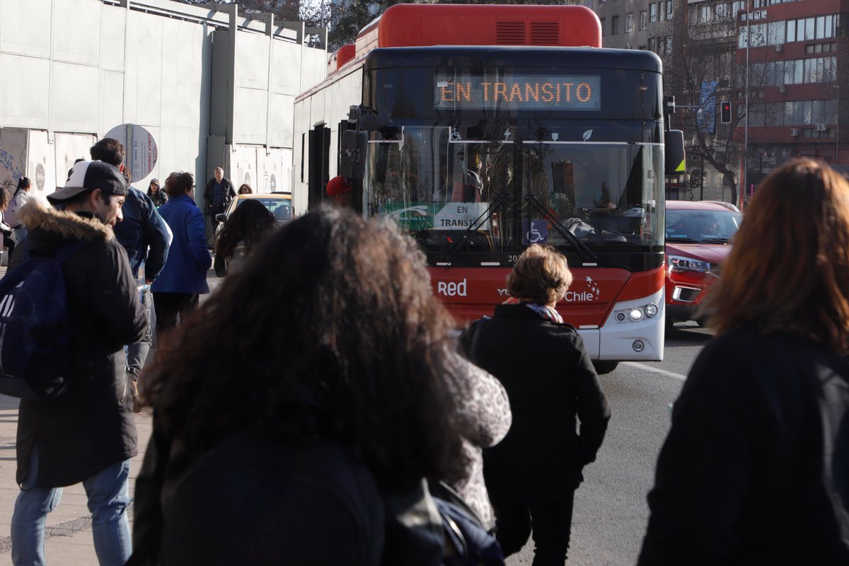 Red_Movilidad's tweet photo. 🚨#RECUERDA 🚇Si vienes saliendo ten presente #AlertaMetro
El servicio en #L2 de @metrodesantiago no está disponible entre #Toesca y #Rondizzoni
🔄#BusesApoyo realizan ruta paralela en #bucle entre #LosHéroes y #Franklin🔄
🚌 Además reforzamos: 302-302e-201e-125 y 113e. https://t.co/h8qE7P1ARl
