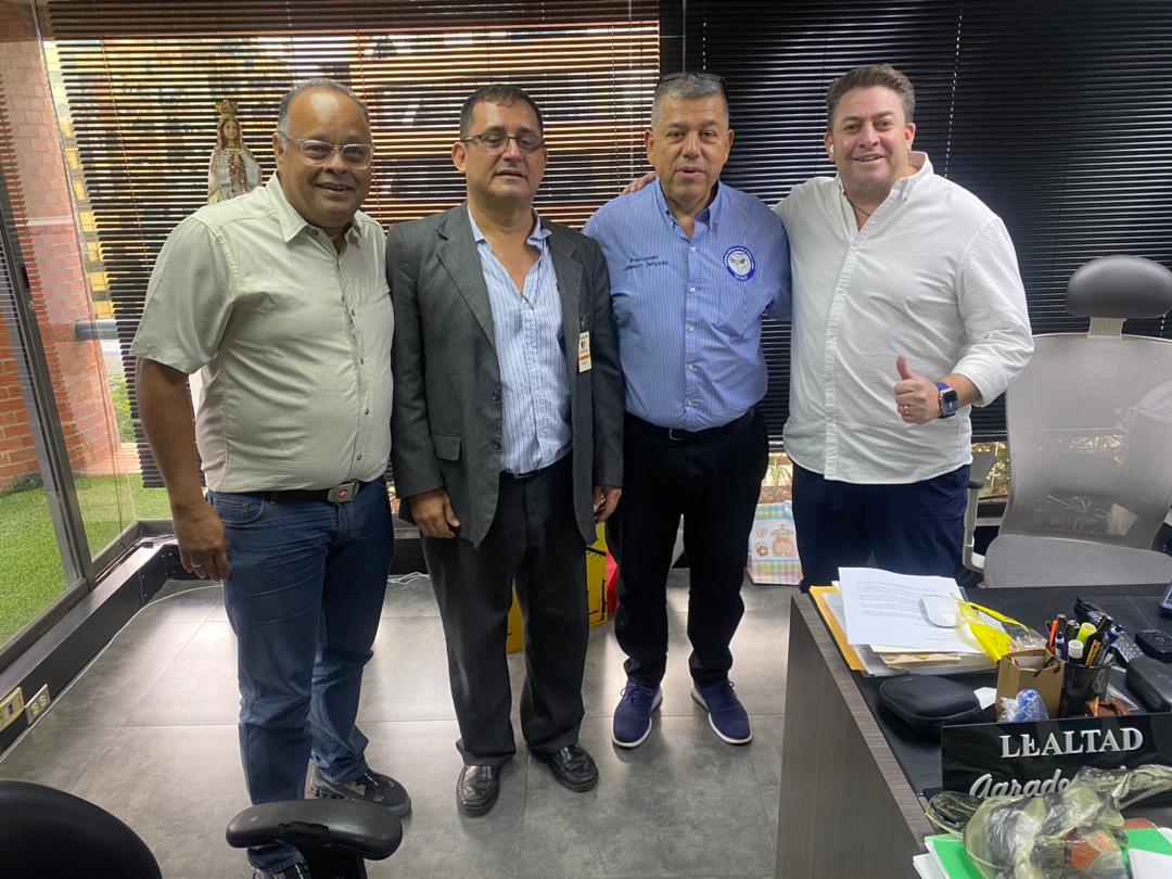 FedecamarasT's tweet photo. Reunión con el Alcalde de Chacao
Gustavo Adolfo Duque Sáez @duquegustavoS, Johnson Delgado de la Federación Nacional De Licoreros Fevelif @fevelif1 y Enrique Chacón de Fenegas.@FENEGAS2023 https://t.co/JoUVvUfzpz