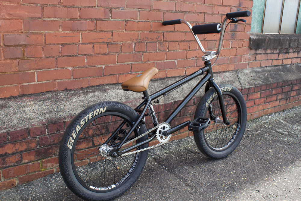 easternbikes's tweet photo. The expert level Eastern Shovelhead has been an Eastern staple for over a decade. A full chromoly frame, fork and bars provide lightweight performance, plus it is finished off w/ 48 Spline cranks &amp; more. https://t.co/zr0On0KHfd
#bmx #easternbikes #easternbmx #bmxlife #bmxbike https://t.co/uqLdHumWSM