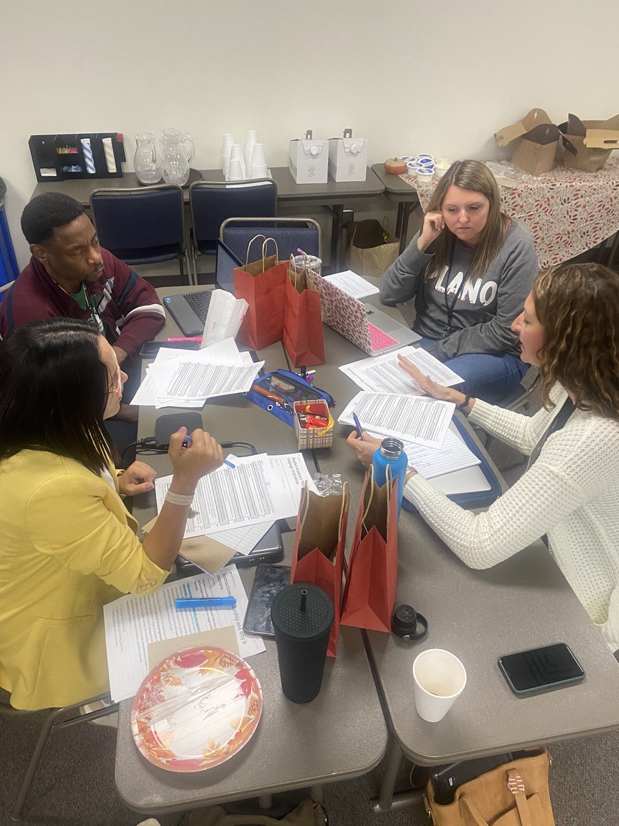 AndreinaRussell's tweet photo. LOTE Department Chair Pullout. Our teachers discussing strategies to increase literacy skills in the language classroom. Proud of their conversations and engagement today ❤️@PISDLOTE @Plano_Schools @PISDLearns https://t.co/3xWBSULr1Q