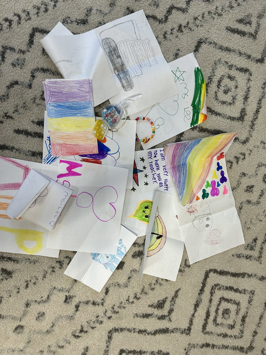MsLee_123's tweet photo. I have the SWEETEST students ever! I’m so grateful to be in a wonderful community and to give back to the next generation! @BethpageUFSD #BestYearYet https://t.co/gniQP1SL64