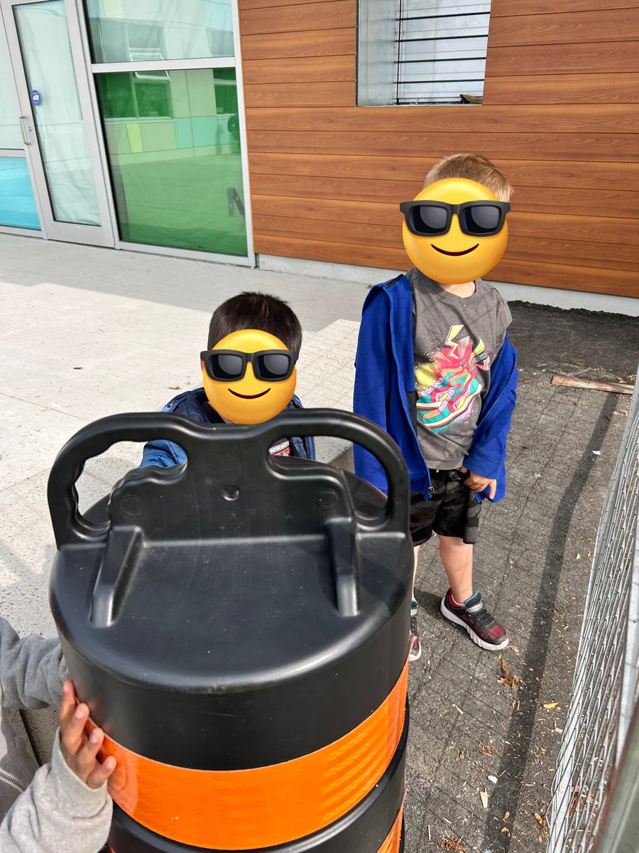 Math is everywhere! Some of our owl Ss noticed an AB pattern on a construction pylon! <a href="/BernadetteOCSB/">St Bernadette OCSB</a> #ocsbmath #ocsbkindergarten <a href="/MrsHicksRECE/">Mrs. Hicks - Kindergarten Educator</a>
