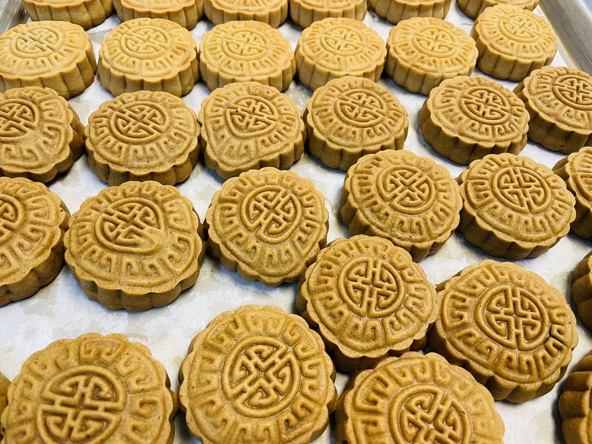 ShangTea's tweet photo. This Friday is the Moon Festival! Come and celebrate this weekend by getting Moon Cakes and tea!  We currently have three flavors available: pineapple, red bean with dark chocolate, and lotus seed (gluten-free).  All moon cakes are vegan and made in-house. @CrownCenter https://t.co/aPHyh1N9db