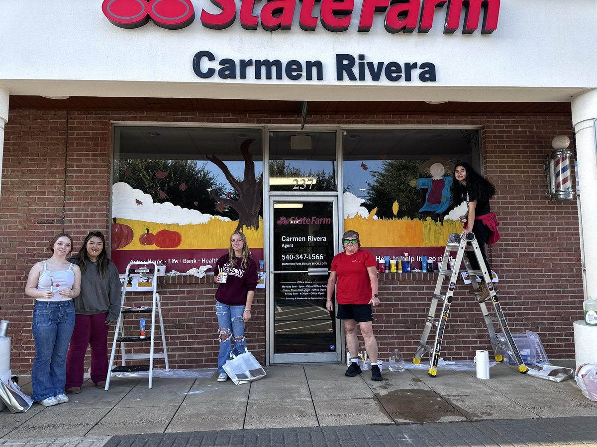 RiveraStateFarm's tweet image. Thank you to kettlerun_nahs for your hard work today🎨!! We already love your beautiful artwork and we can’t wait to see the finishing touches!! Thank you for sharing your talent with all of Fauquier🎃🍂🍁!!
#FCPS1 #fallisintheair #statefarm