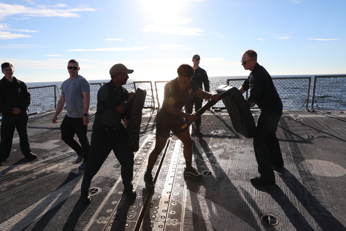 #USNavy Photos of the Day: 

1️⃣ #USSPaulIgnatius conducts weapons qualifications 2️⃣ an #UNREP with the German navy 3️⃣ a damage control drill and 4️⃣ security force training while underway in the Baltic Sea @USNavyEurope #AlliesandPartners #AlwaysReady
👉 dvidshub.net/r/uw5gq2